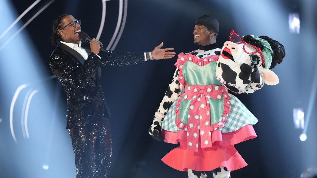 Ne-Yo Takes The Crown As Season 10 Winner Of ‘The Masked Singer’ trib.al/zIsW2oL