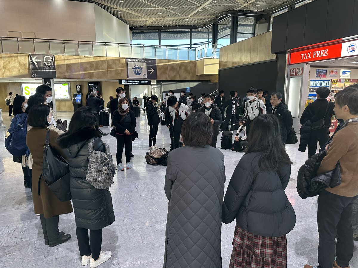 成田空港出発の本隊も全員集合。行って来ます。