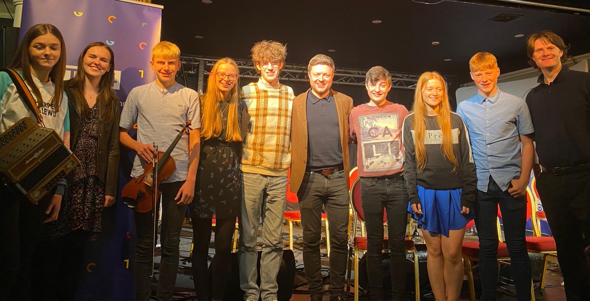 MacDara Ó Conaola - Aran Island Singer (@macdaramusic) on Twitter photo Mé fhéin, an sár-ghrúpa ceoil Binneas as Co. an Chláir, agus léiritheoir "Gael Linn ag 70" <a href="/doconnormusic/">Dónal O'Connor</a> ag seoladh an chláir ag <a href="/OirnaGaeilge/">An tOireachtas</a> na bliana seo.
<a href="/GCanChlair/">Gaelcholáiste</a> <a href="/KKTradFest/">Kilkenny Tradfest</a> <a href="/RTERnaG/">Raidió na Gaeltachta</a> <a href="/tg4/">tg-c</a> Mé fhéin, an sár-ghrúpa ceoil Binneas as Co. an Chláir, agus léiritheoir "Gael Linn ag 70" <a href="/doconnormusic/">Dónal O'Connor</a> ag seoladh an chláir ag <a href="/OirnaGaeilge/">An tOireachtas</a> na bliana seo.
<a href="/GCanChlair/">Gaelcholáiste</a> <a href="/KKTradFest/">Kilkenny Tradfest</a> <a href="/RTERnaG/">Raidió na Gaeltachta</a> <a href="/tg4/">tg-c</a>