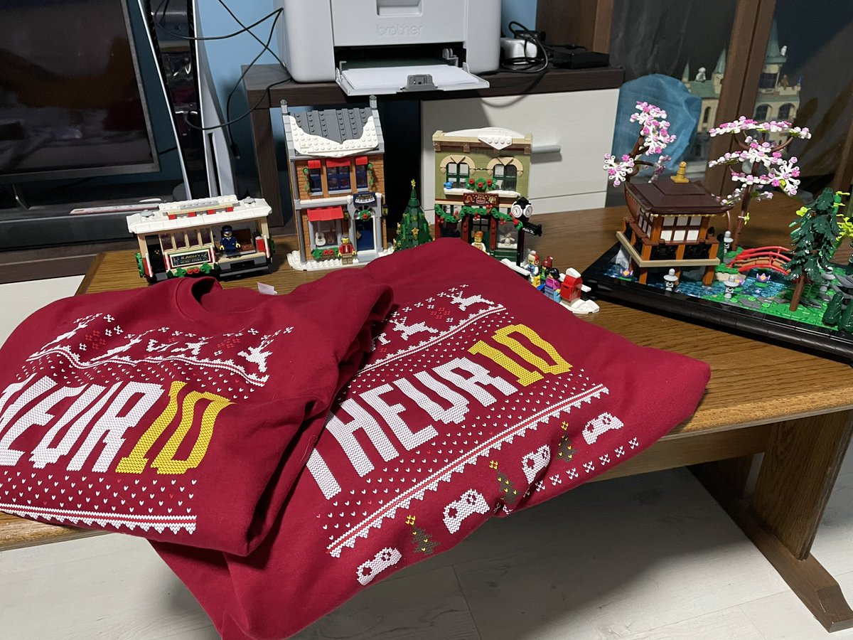 Gergő Elekes (@elgergo) on Twitter photo Még pont időben futottak be a Lego streamre, úgyhogy az idei évet már mi is “munkaruhában” végeztük. :)
Köszönjük az egész éves tartalomgyártást és kellemes ünnepeket Nektek <a href="/thevrpisti/">TheVR Pisti 🎮 | WeAreTheVR™</a> <a href="/thevrjani/">Komzsik János | TheVR Jani</a> <a href="/thevrbazsi/">Balázs</a>!
#wearethevr #legostream Még pont időben futottak be a Lego streamre, úgyhogy az idei évet már mi is “munkaruhában” végeztük. :)
Köszönjük az egész éves tartalomgyártást és kellemes ünnepeket Nektek <a href="/thevrpisti/">TheVR Pisti 🎮 | WeAreTheVR™</a> <a href="/thevrjani/">Komzsik János | TheVR Jani</a> <a href="/thevrbazsi/">Balázs</a>!
#wearethevr #legostream