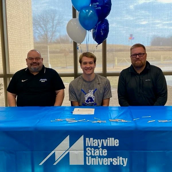Please welcome to Comet Nation Carson Weiers! Going into his senior season at Rothsay High School, Carson has multiple section and all conference honors to his credit. An outstanding student as well, He'll be studying Business next fall. A great addition to our Comet family!