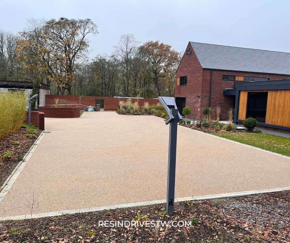 Your Dream Driveway, Our Expertise. Contact Resin Drives Tunbridge Wells now!

#driveway #resindrives #TunbridgeWells