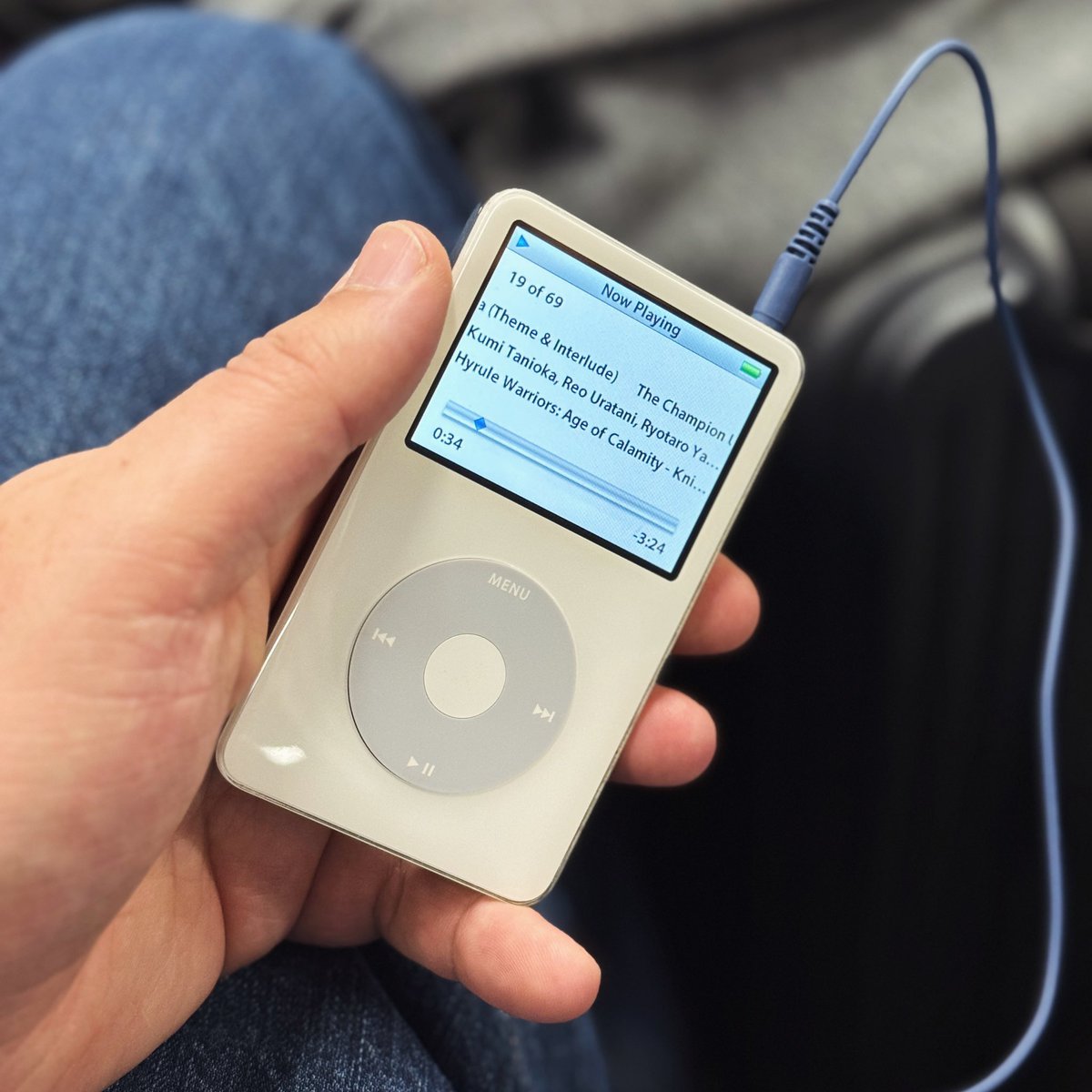 jcsdarnell's tweet image. Me right now at the airport. What, what year is it? #apple #ipod