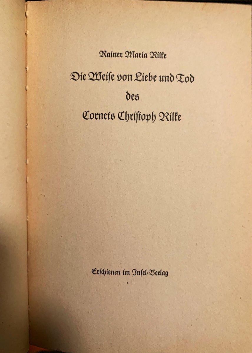 bartlebeer's tweet image. So reitet man in den Abend hinein….

Noch vor der Vollendung der Neuen Gedichte: gleich 4x JungRilkes Cornet auf dem #WildeBücher-Weg, No 1 in der Insel-Bücherei, Ausgaben von ? über 1922 bis 1956 - beliebteste Westentaschenlektüre der Belagerer in #FlandersFields Berlin in WK1.