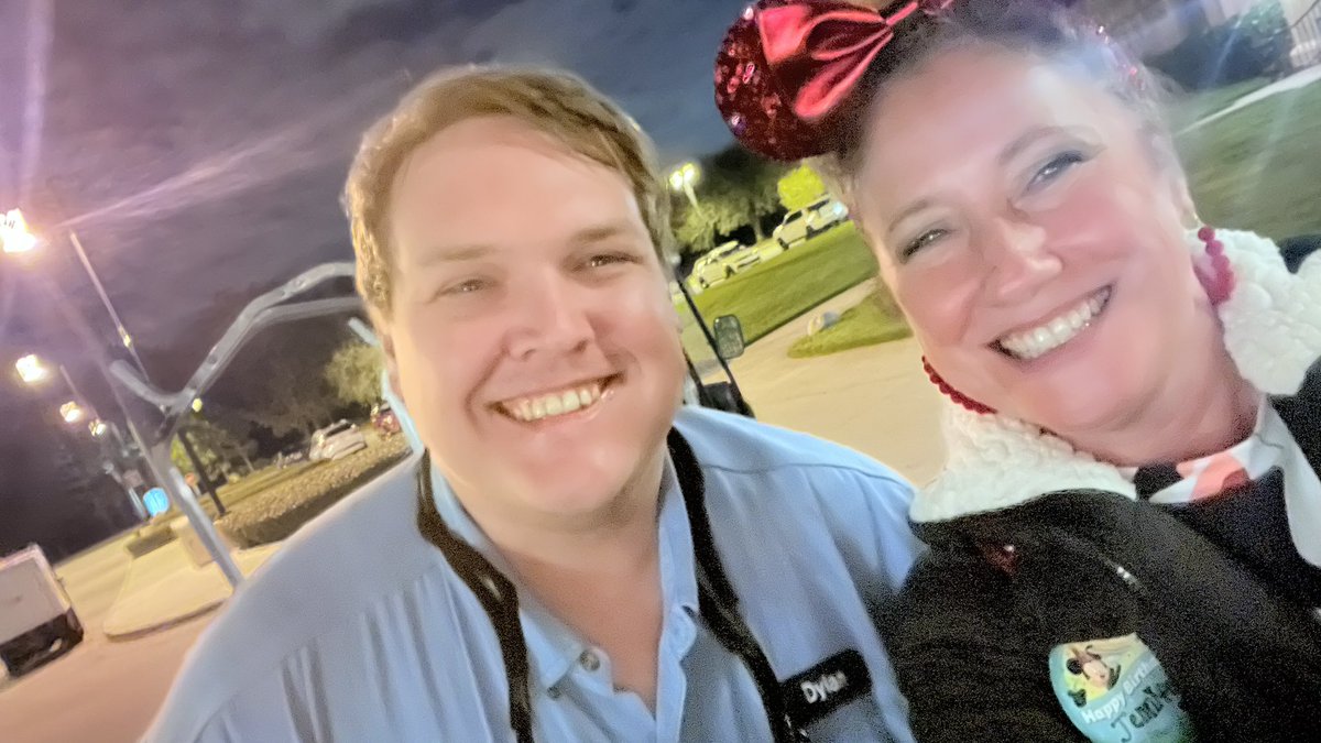 JenniferClark32's tweet image. My husband and I met Dylan at #coronadosprings at @WaltDisneyWorld !  Such a nice young man.  He took time to offer suggestions and information about the hotel.  These magical moments is what @WaltDisneyWorld is all about!  Thx, Dylan!  #castcompliment