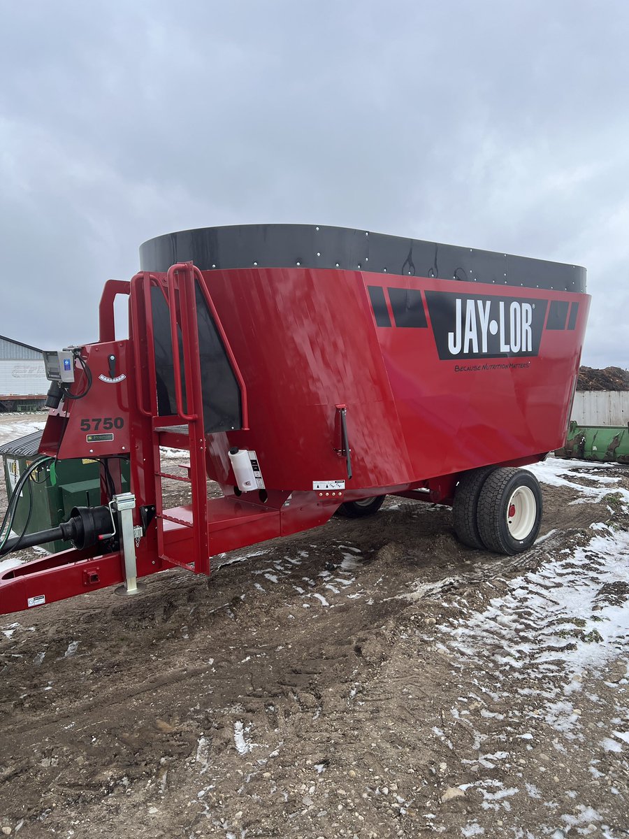 Schefter Poultry took delivery of their new custom built Jaylor mixer. This will be used to make “Uncle Dale’s Dynamite Compost” even better! @myjaylor @PremierEquip1