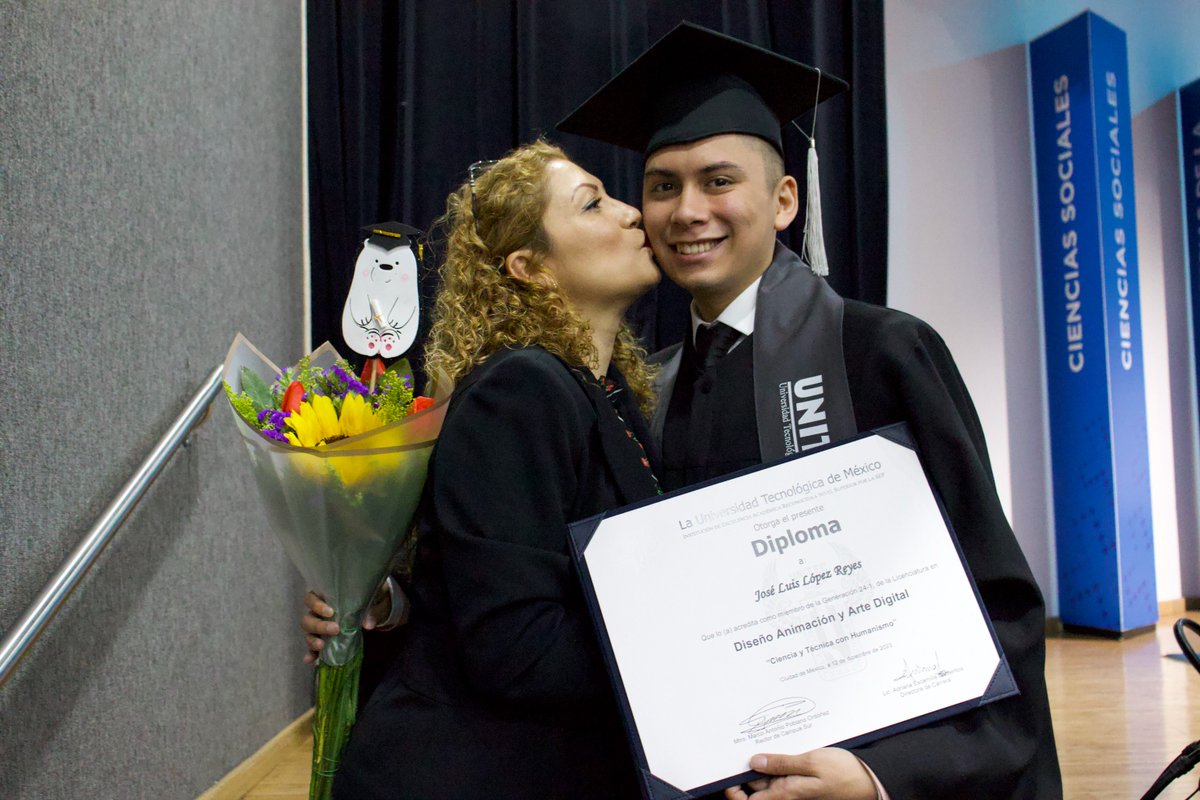 UNITECMX's tweet photo. 🎓¡Este es un escalón más, qué gran orgullo haber llegado hasta este momento! 👏Felicidades a nuestros egresados de #UNITECsur 💙 https://t.co/UbLJLvDk3D