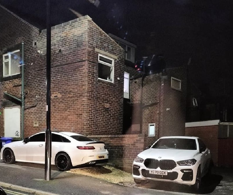 SickOfItteo's tweet image. Round the back of the Turkish barbers. 

Lot of money in haircuts, so it seems