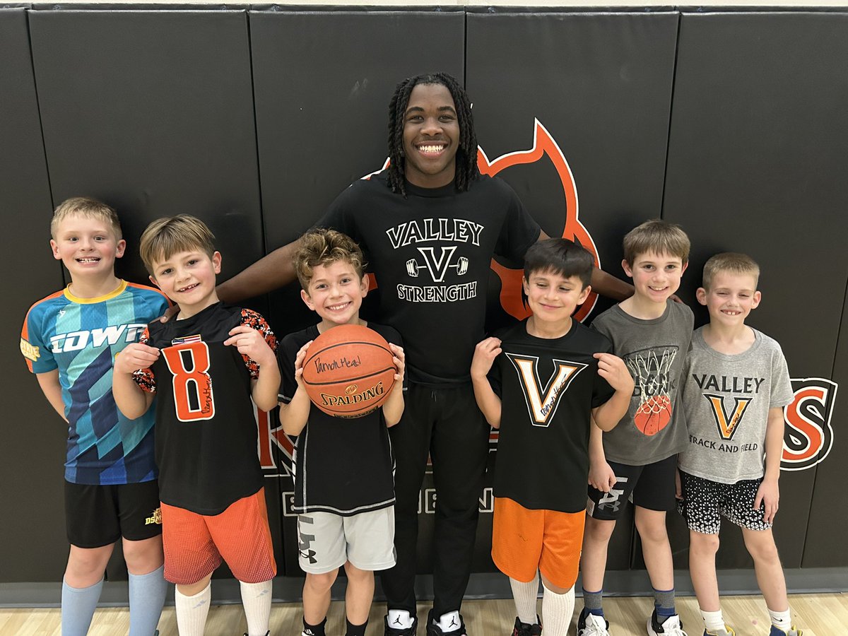 Damon Lachae Head Jr. (@head28damon) on Twitter photo Had a great practice today with the little tigers! Signed some gear and had a fun time! <a href="/vhstigers/">Valley High School Athletics and Activities</a> Had a great practice today with the little tigers! Signed some gear and had a fun time! <a href="/vhstigers/">Valley High School Athletics and Activities</a>