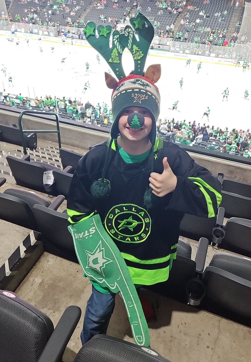 All we want for Christmas is a win against the 'Nucks!! Let's go, Stars!!! 

#texashockey #letsgostars #dallasstars #gostarsgo #onestateoneteam