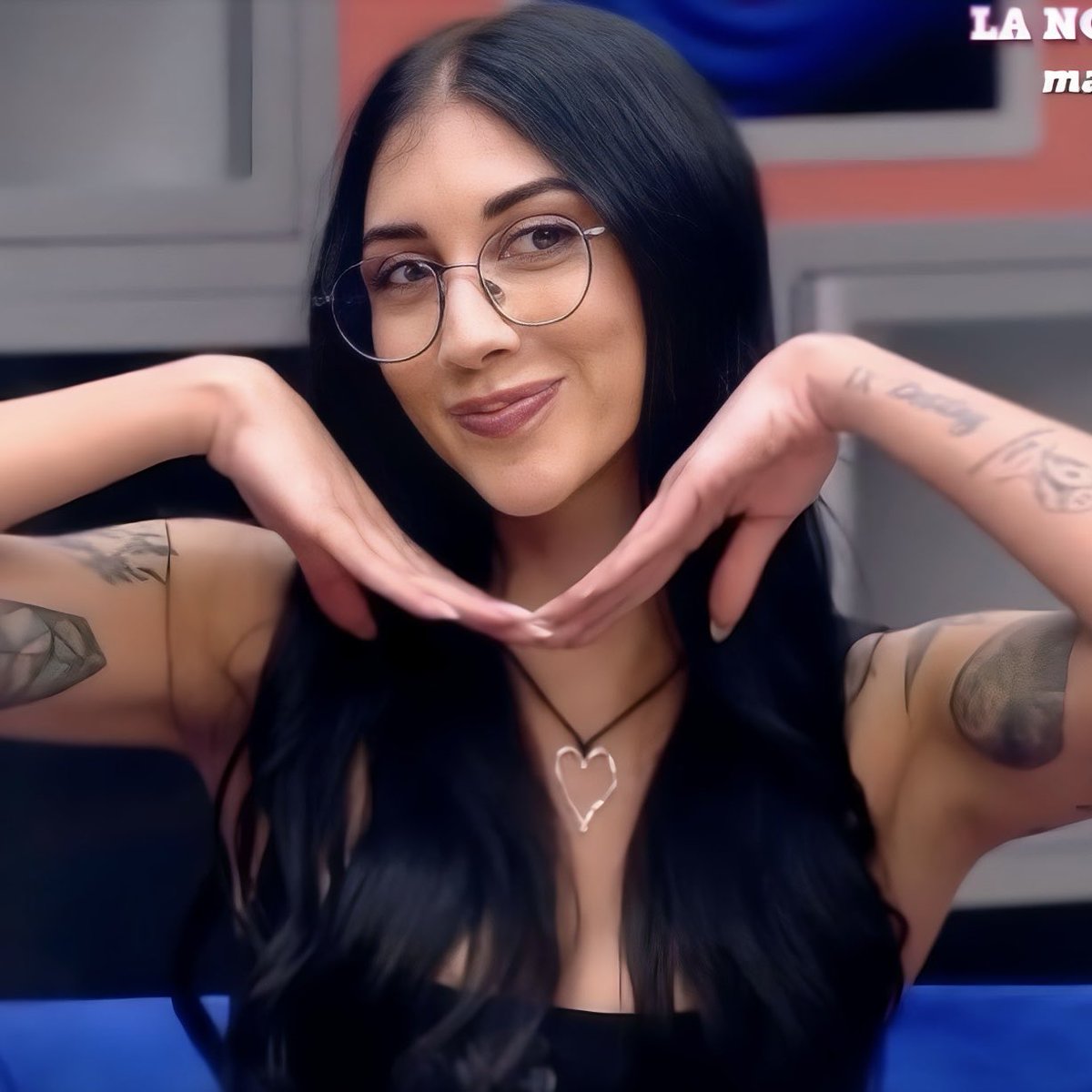 Gato__1's tweet image. #GHVIPFinal
😹Queridos haters, Naomi y el puto gato canario os desea feliz reventadera estas Navidades y a ser posible que os dure hasta GHDuo 😹😹😹

Allí quedamos .. 😻