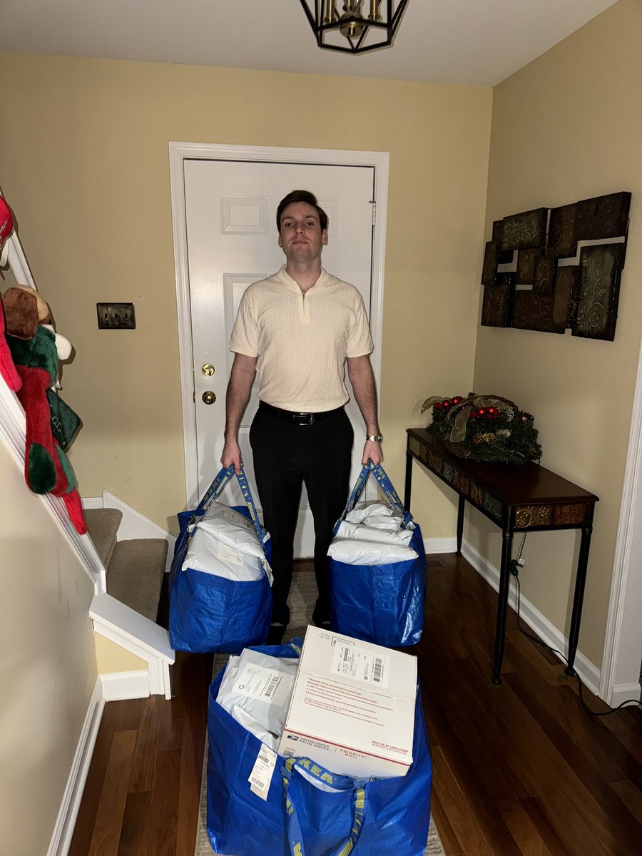 mikeyflips_'s tweet photo. certified bag squeezer💼✊🏼 https://t.co/TutlSvV2Bz