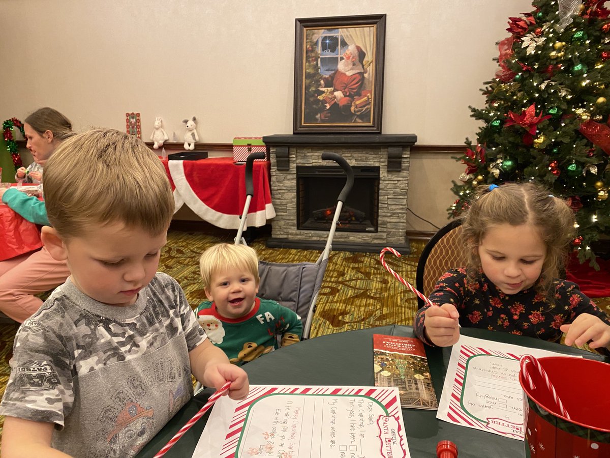 Having a great time with ⁦@Amanda_Zambiasi⁩ and these 3 at the Gaylord Texan. #LettersToSanta