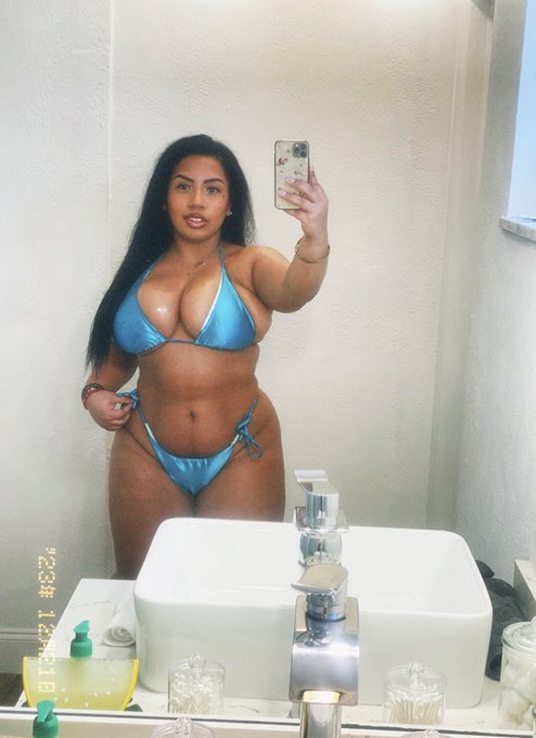 Let me change ya life 🦋 https://t.co/OFS09Zseov