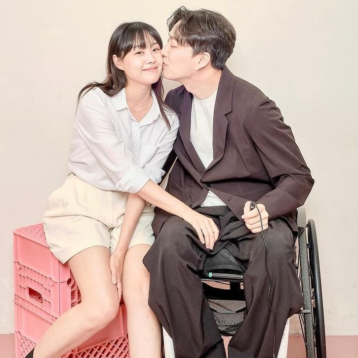 #SongJiEun and YouTuber #ParkWi received a positive response from netizens after announcing their relationship.

Fans express joy, support, and excitement for the couple, with many praising #ParkWi's healthy mindset and their compatibility.