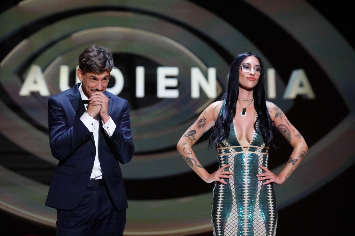 ghoficial's tweet image. Así despedimos hoy #GHVIPFinal, con Naomi Asensi alzándose con la victoria de 'GH VIP 8' 🏆 Decimos adiós a una edición única dándoos las gracias por estar siempre ahí ❤️ Os esperamos el jueves en el Debate Final, sed buenos y hasta mañana 😉✨