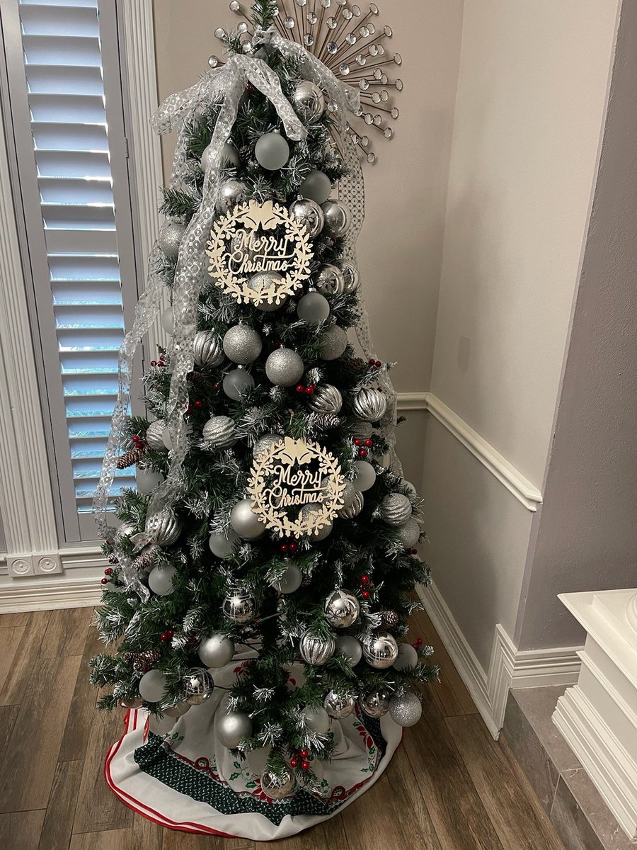 Dazzling in all-silver glory, my aunt's Christmas tree is a kawaii masterpiece! 🌟 Bringing the sparkle and joy to the holiday season! 💖🎄 #SilverMagic #KawaiiChristmasCheer