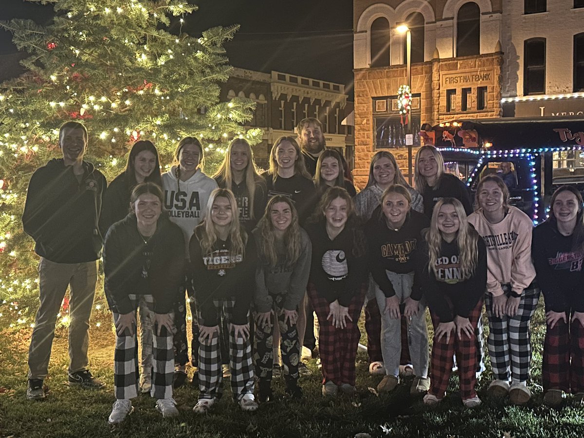 Red Oak Girls Basketball tweet media
