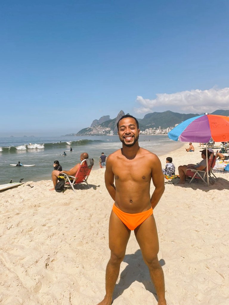 marcoscarolinno's tweet image. Fui à praia mais cedo e agora tô sofrendo com o corpo todo ardendo. #arpex #arpoador