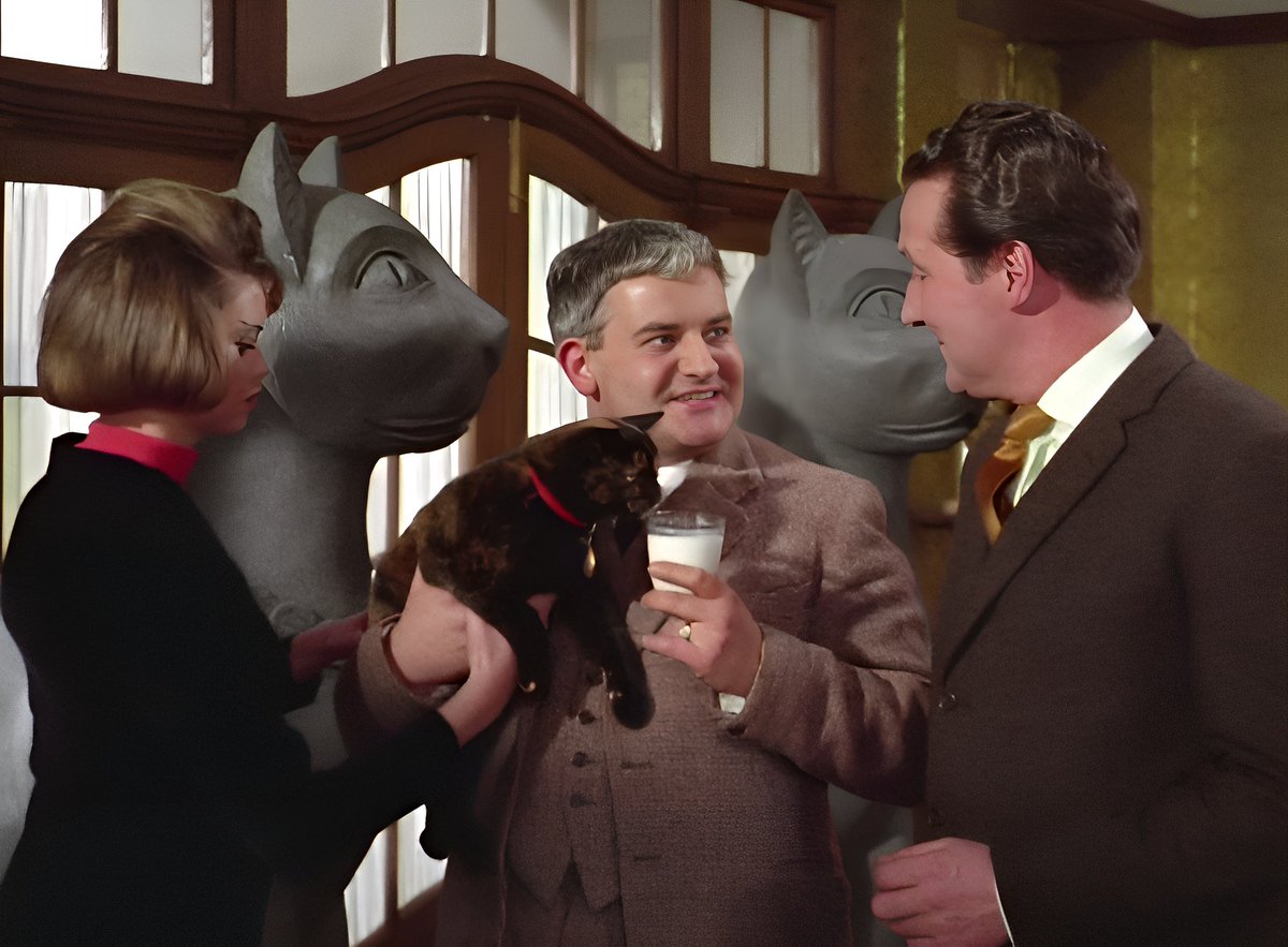 The Hidden Tiger best line:
Cheshire: Now. Mr. Steed, the name of your beloved pussy?
Steed: Oh,eh...Emma.
#patrickmacnee #johnsteed #ronniebarker #gabrielledrake #theAvengers #theavengerstvseries #theavengerstvshow