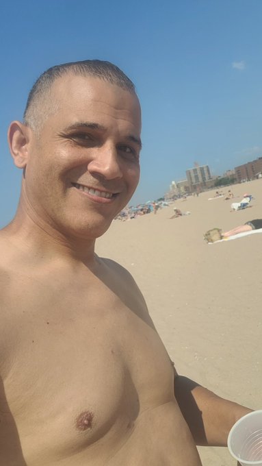 Beach time https://t.co/QnfeoNeE9t