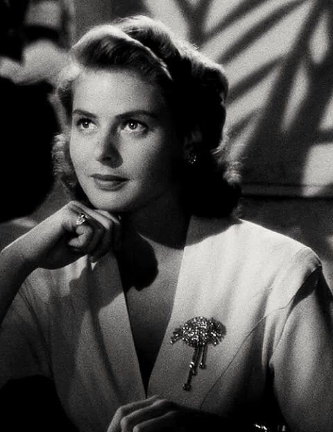 Can we just appreciate how much Ingrid Bergman revolutionized female portrayal on screen? She remains a timeless gem and role model for women in Hollywood. 💫#LegendaryActress #WomenInFilm bit.ly/2MfXpkn