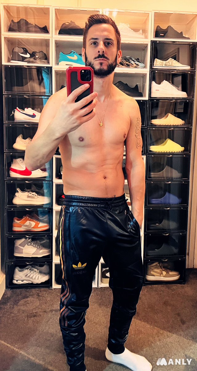 jhgkentman's tweet photo. Not so Chile today #trackieslad #trackies #scally #scallylad #scallygay #sneakers #sneakersaddict #socks #whitesocks #scallyboy #adidaschile #joggingpants #jogging #tracksuit #whitesockfetish #trackiegay #gayfetish https://t.co/Da4FqUjHQt