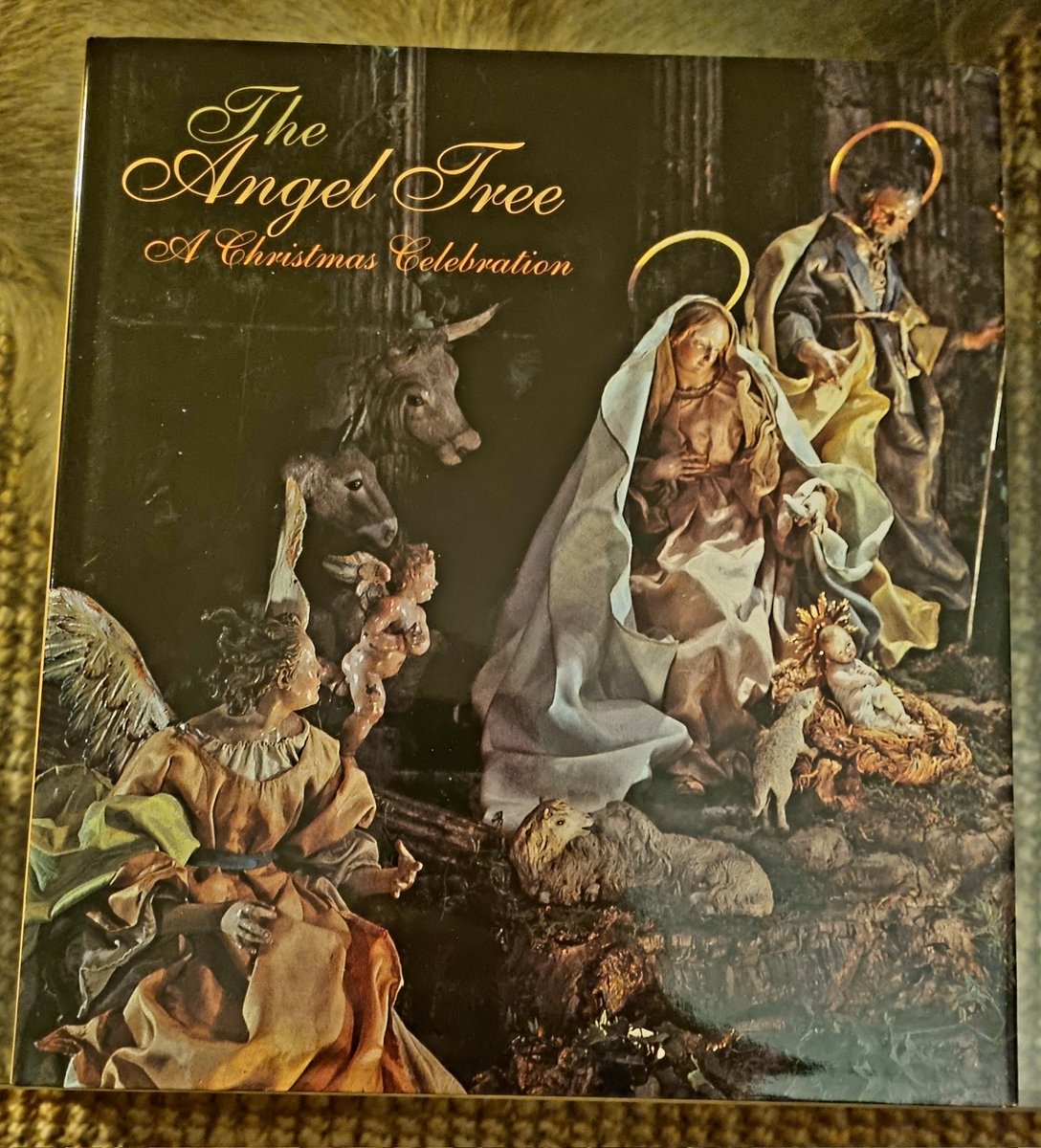 LAJwriter's tweet image. From my #ChristmasLibrary, #3 of my #Top10: #TheAngelTree at #NewYork&apos;s #MetropolitanMuseumOfArt. Photos do not do it justice. In the flesh, a wonder.