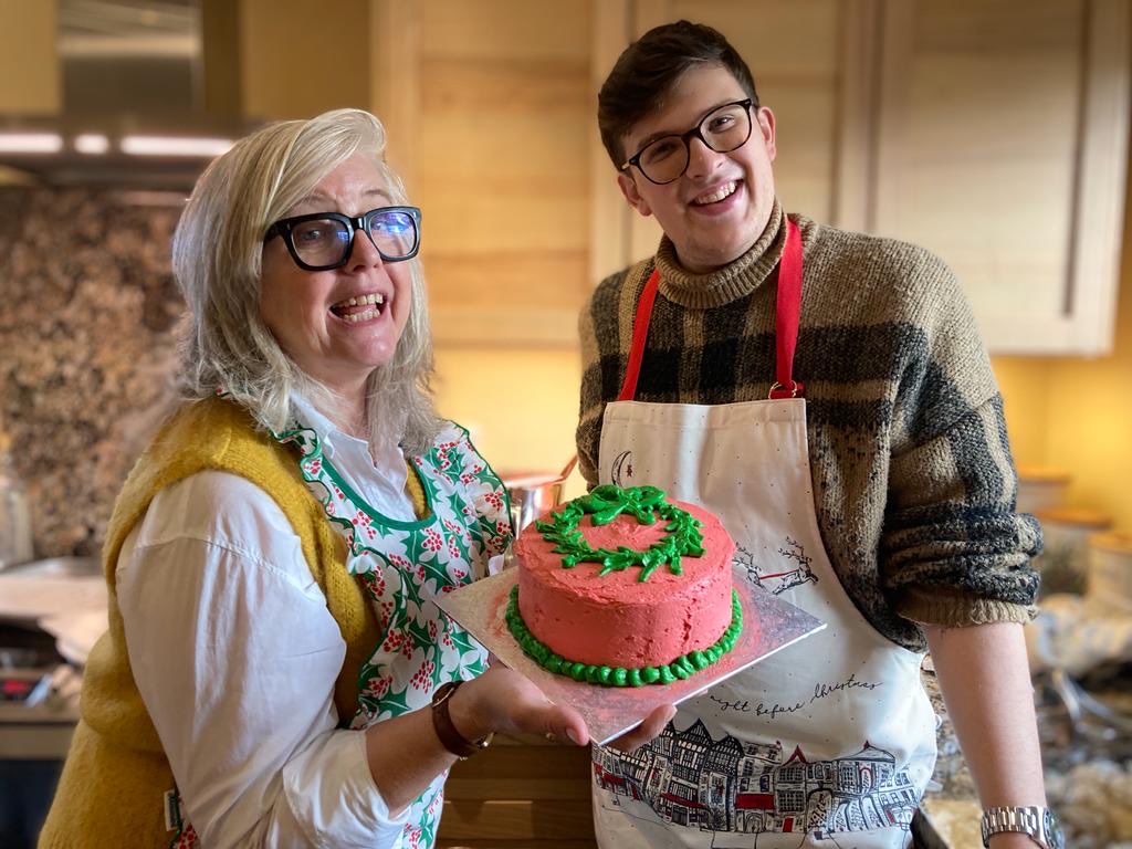 For the last time ⁦<a href="/BBCYork/">BBC York</a>⁩ I hang out with this #GBBO legend Rowan a thanks so much for having me 🙏 ⁦<a href="/JuliaLewisNY/">Julia</a>⁩ ⁦<a href="/nathanturvey/">Nathan Turvey</a>⁩ ⁦<a href="/Abbiedew/">Abbie Dewhurst</a>⁩
