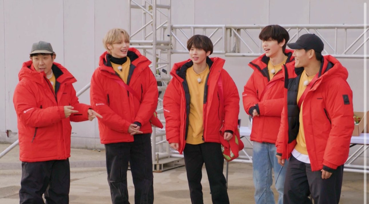 GB7515Fa8AAYM-p?format=jpg&name=large