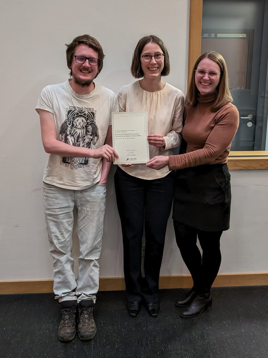 Very happy to get the puplication award for Junior Research Group from @CeNS_LMU for our work in @J_A_C_S ! Congrats to the team (+Jochen Feldmann, not in the photo)! pubs.acs.org/doi/abs/10.102…