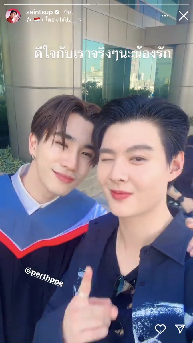 คู่จิ้นในจำนานของชั้น ไม่คิดไม่ฝันว่าเพิร์ธเซ้นต์จะมีโอกาสกลับมาถ่ายร่วมเฟรมกันอีก ฝันที่ไม่กล้าฝัน มันเป็นจริงแล้วแก ไทก้อนน้ามตาแตกของจริง คิดถึงคู่นี้มากๆๆๆๆ 😭🖤❤️

#GraduationPERTH
#PerthTanapon #KDPPE
#Saint_sup