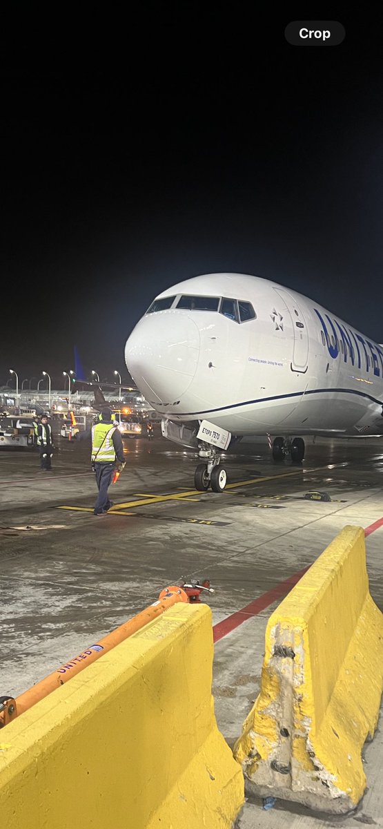 Accelerate Gates at ORD doing it right and safe with Teamwork, Clean up and proper hand signals 👍🏼😊✈️ @KevinSummerlin5 @DJKinzelman @BsquaredUA #GoodLeadsTheWay @HeresPinedaUA @Toddhavel11