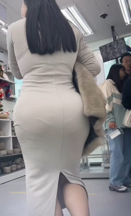 又是一张惨无人道的偷拍