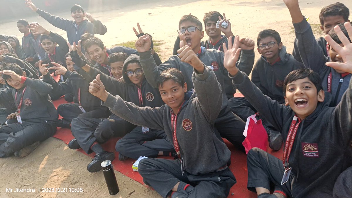 kvmasjidmoth's tweet image. Mathematics with fun 🥳🎉
Students of Class 6 to 8 had a joyful experience of participating and cheering their fellow learners during Mathematics Race.
#Mathematics 
#JoyfulLearning 
#IntegratedLearning 
⁦@kvs_ro⁩ 
⁦@ncert⁩