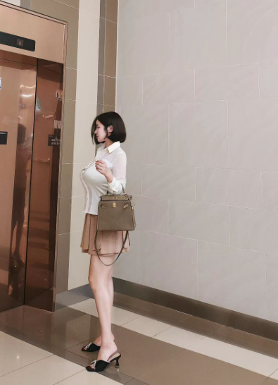 发张旧照，有点感冒出不去门了