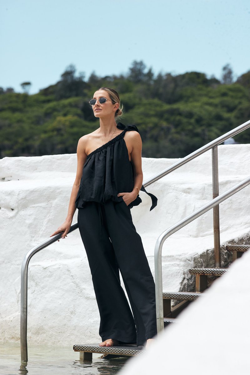 Lightweight linen FTW. New #whatiwore now on the site: katewaterhouse.com/what-i-wore-he…