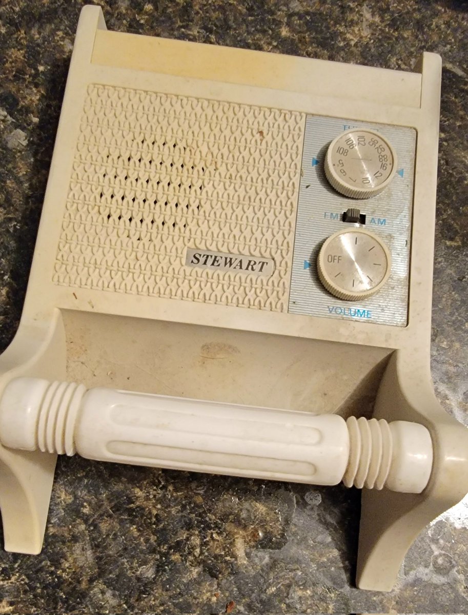 TeriBarrMedia's tweet photo. We also talked about #regifting tonight!
And here's the #gift I told @peteschwaba I'm just waiting for the right person to "receive.." (Is it a radio w/ a toilet paper holder? Or the other way around??)
#HappyHolidays and thanks, Pete and Konrad! https://t.co/vTndSRYMpN