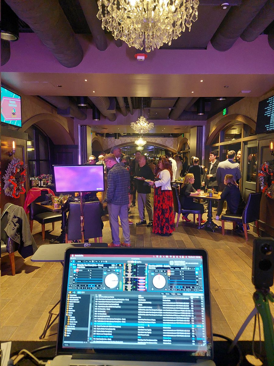 damomoo's tweet image. NBC Sports Bay Area Holiday Party!!!! Let&apos;s goooooo!!!!! #GothamClub #OraclePark