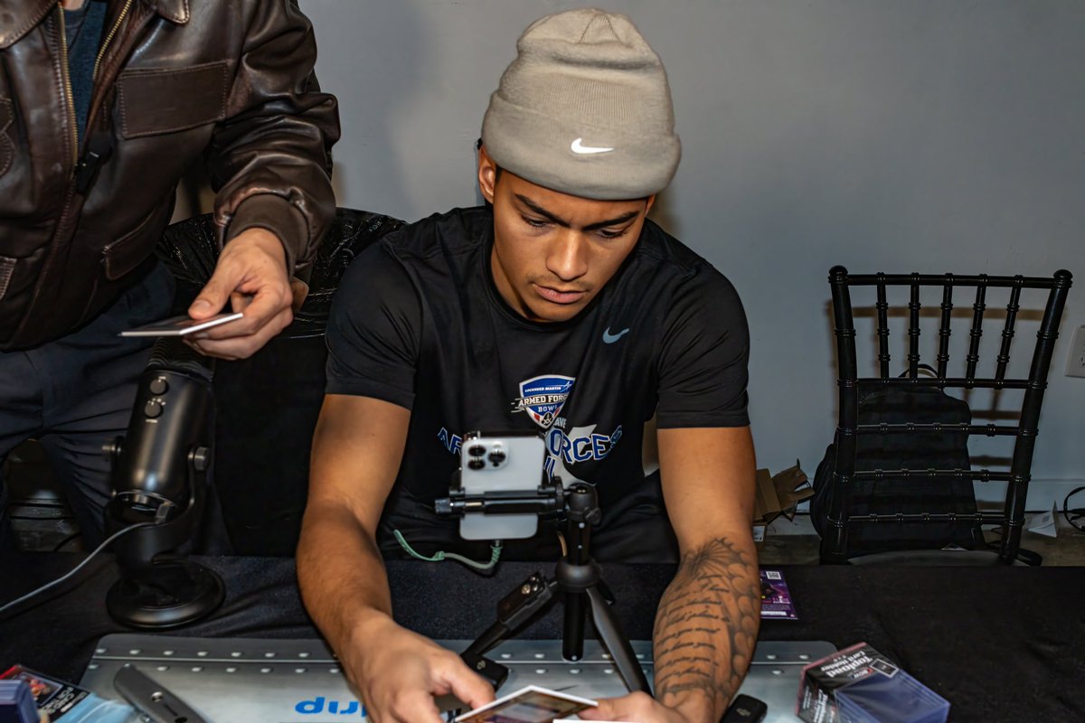 ArmedForcesBowl's tweet image. Round 2: Better Decks… With some 🔥🔥🔥🔥🔥cards! 

#LMAFB #packbattle