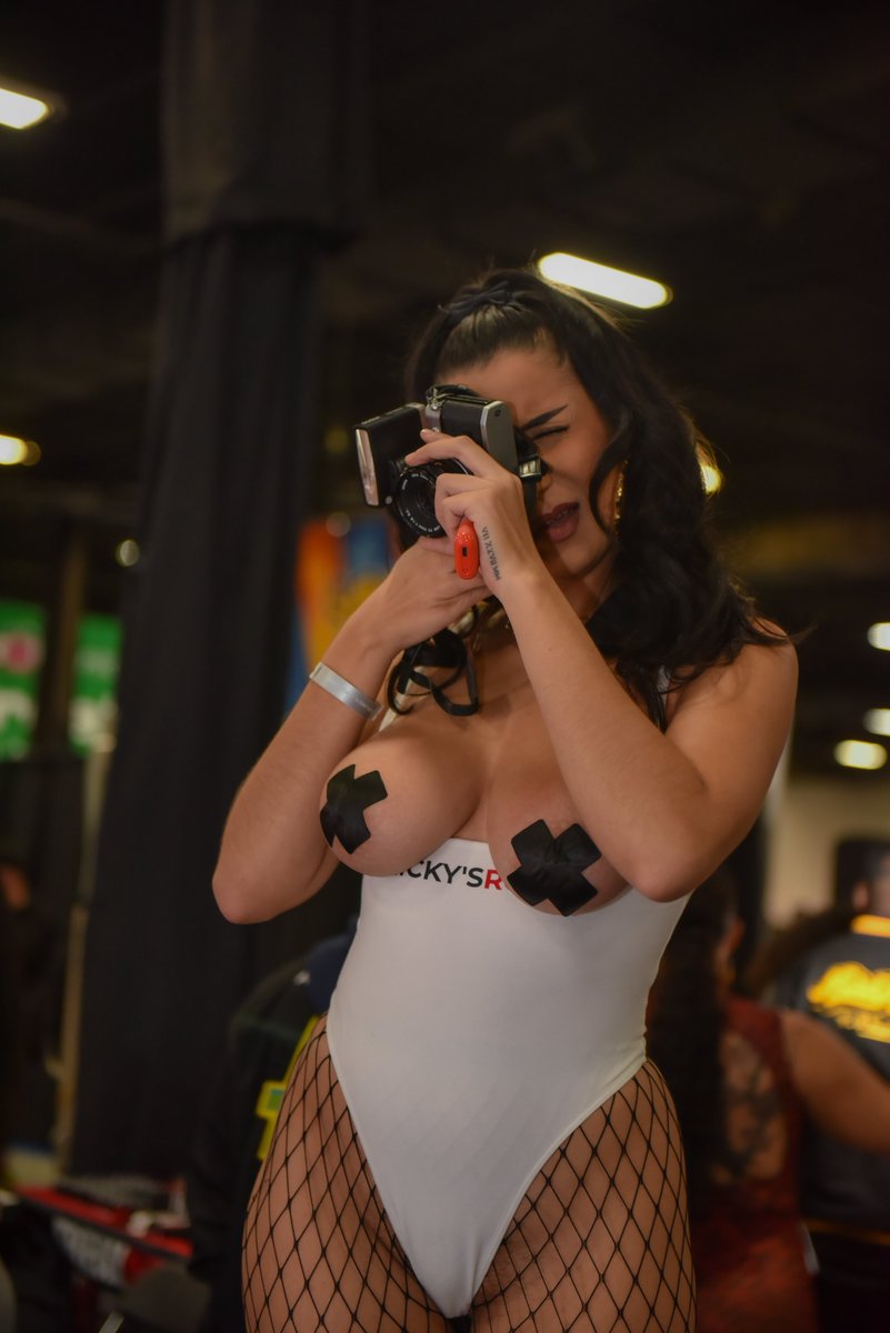 @TheRoxieSinner Missing her photography skills ....Belated birthday wishes to most beautiful person. its an wonderful opportunity to capture her photos during #exxxotica events.