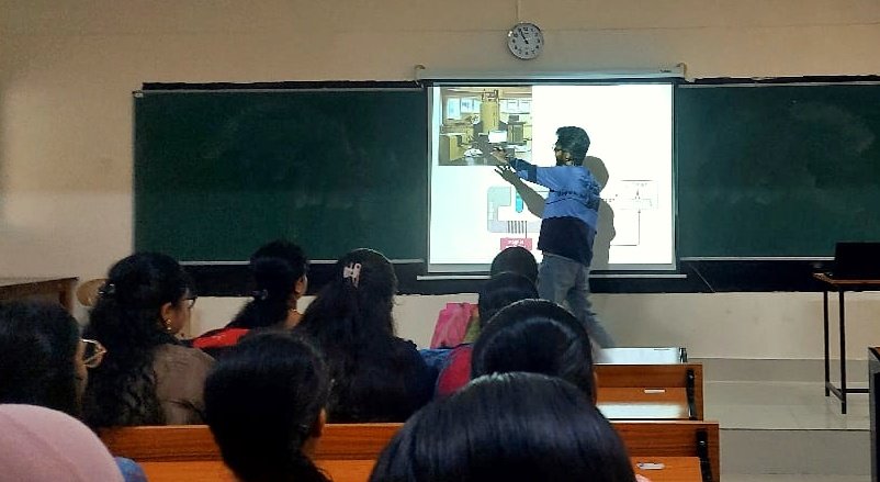 Johnson_Samuel_'s tweet photo. It was nice giving a talk to the #undergrad &amp; #pregrad students at NMKRV college, Bengaluru, on various aspects of #structuralbiology &amp; #cryoEM

#AcademicTwitter @VoicesofIndAcad @PhDVoice https://t.co/UgvWMMOzoN