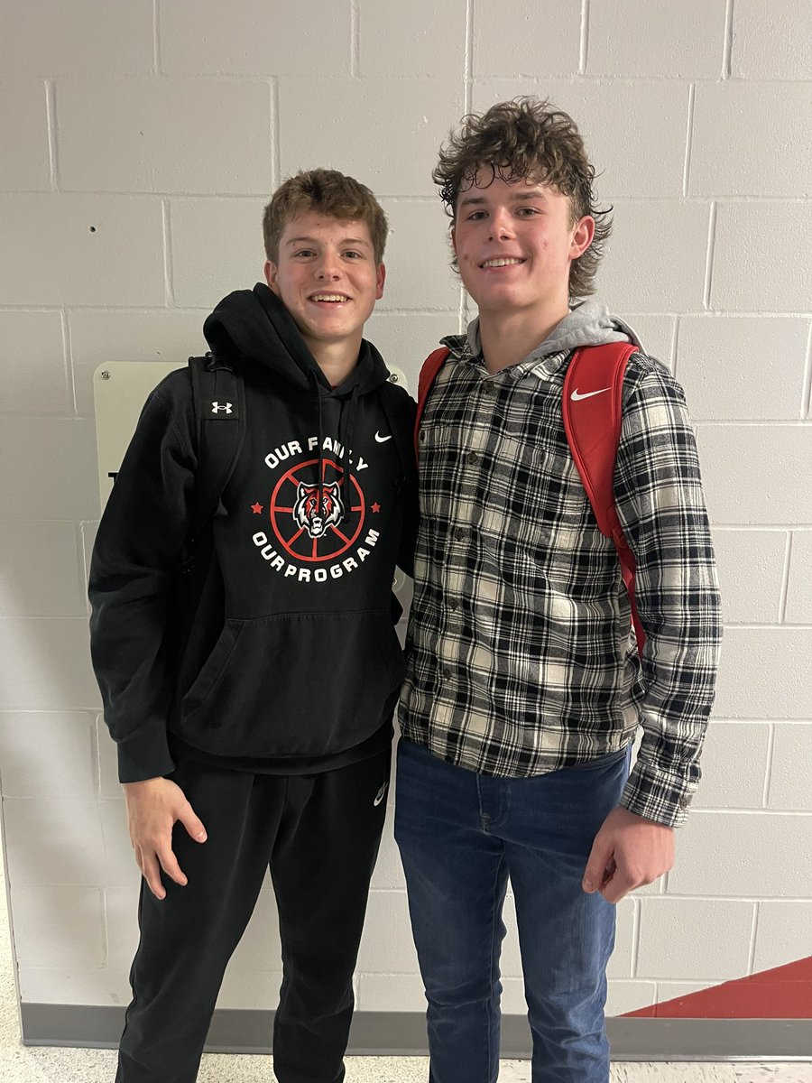 MLSwig's tweet image. Last summer was a ton of fun because of the long lasting friendships that were made.  Awesome seeing the success these guys are having on the court for their schools. Need one with J Scott now. #VSquad