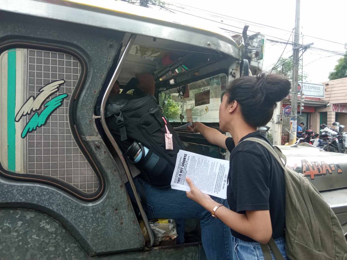 TINGNAN | Patuloy ang pakikiisa ng mga kabataan sa welga ng mga tsuper laban sa PUV Phaseout kahapon at ngayong ika-22 ng Disyembre.

#NoToPUVPhaseout
#SupportTheStrike