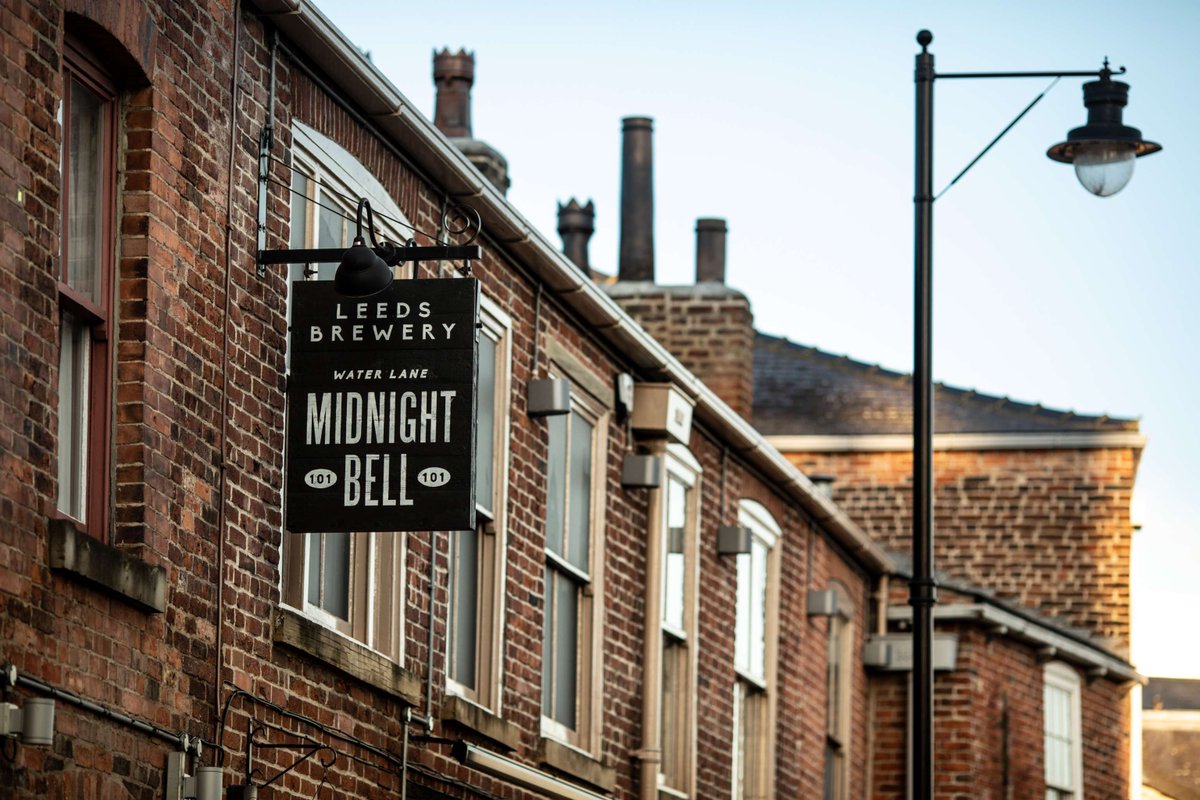 On our doorstep, we have @MidnightBellLds and @CrossKeysLeeds Perfect for coming together with neighbours, friends, and loved ones for a merry time filled with delightful drinks and good company. #Holbeck #Leeds #WinterGatherings #ChristmasDrinks