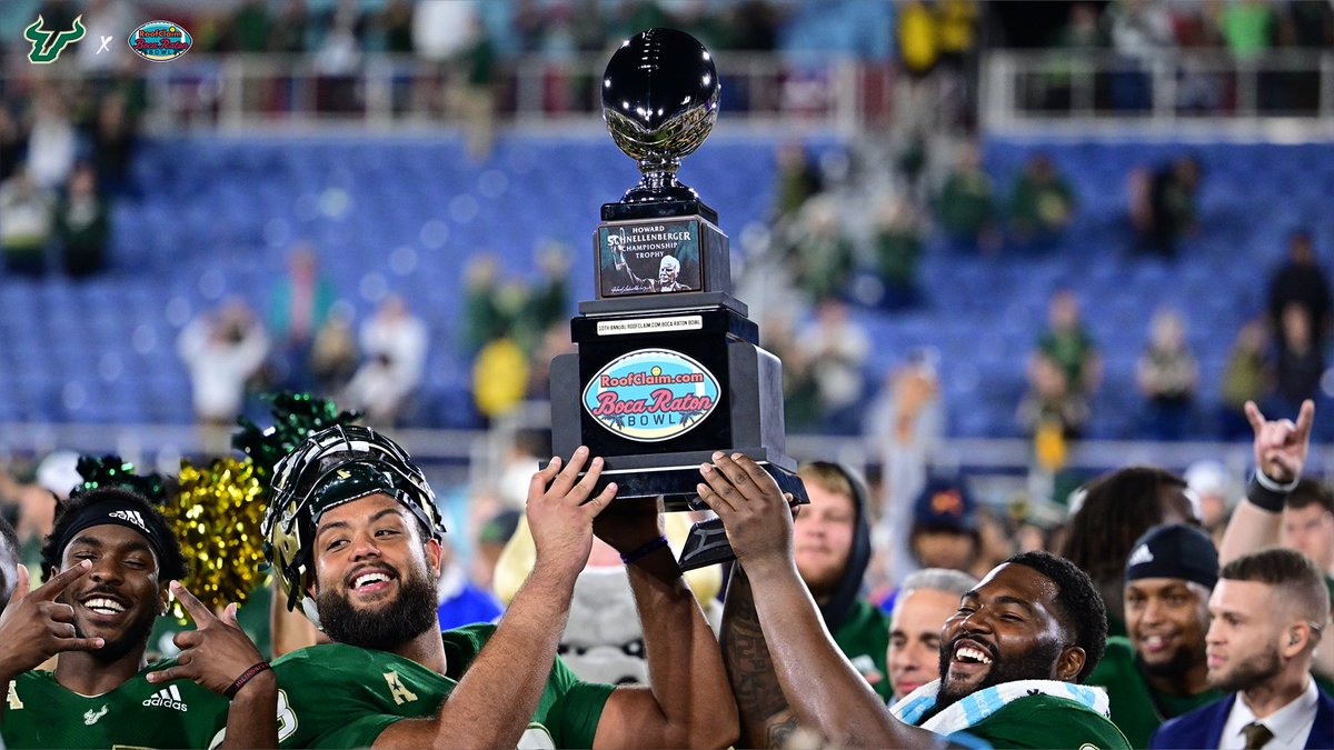 USFFootball's tweet image. Bringing home some new hardware! 🏆

#ComeToTheBay | #StayInTheBay