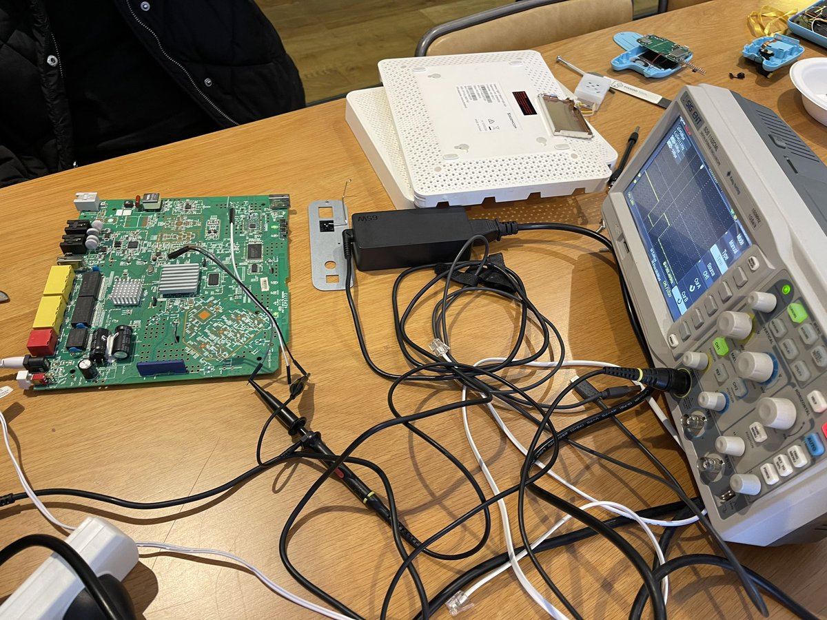 Holidays are finally here! We celebrated end of year by hacking a nice selection of Christmas toys today 🎅🏽 🍕✨