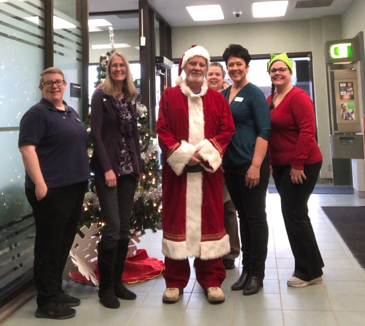 We had a ‘second’ visit from Santa in just over a week (... I knew that there was more than one Santa)! 🤔 I think he knows that I have a pretty special team in Three Hills.🎅