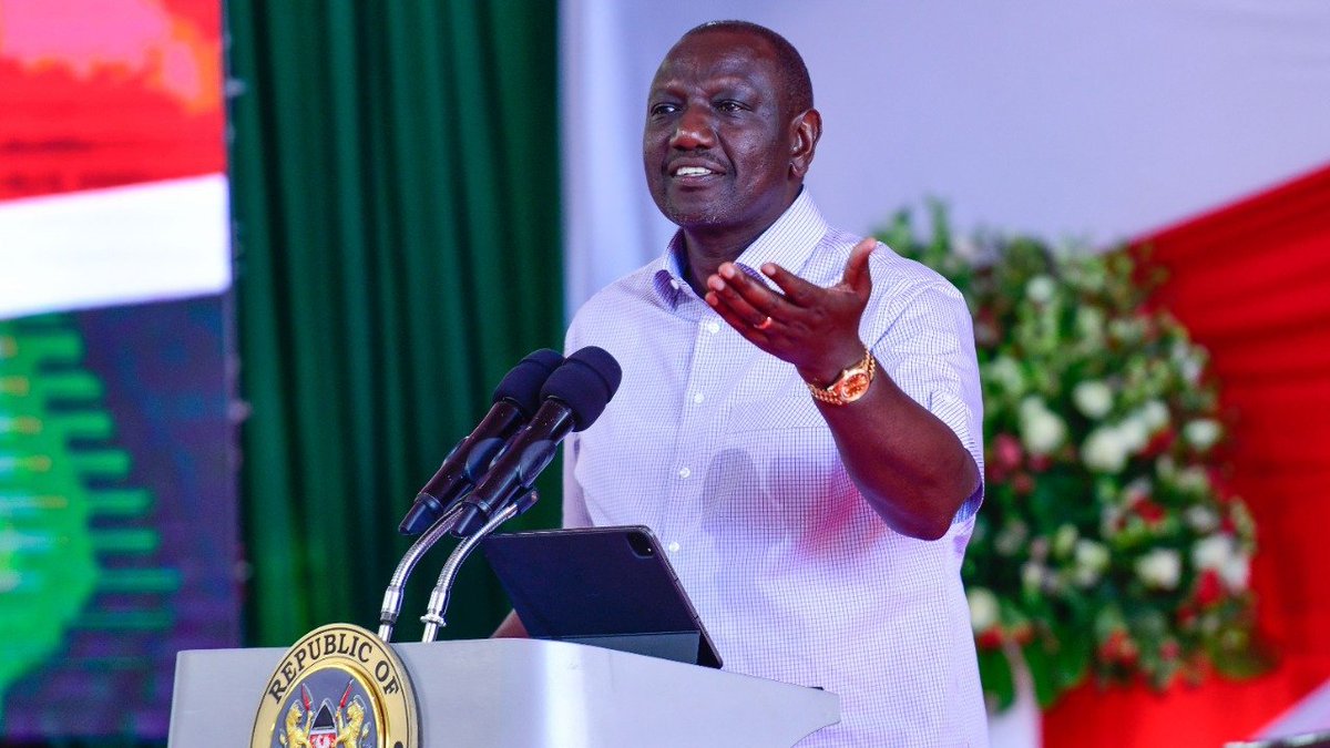 Stop the negativity, love your country: Ruto to complaining Kenyans ow.ly/krXe50QljPZ