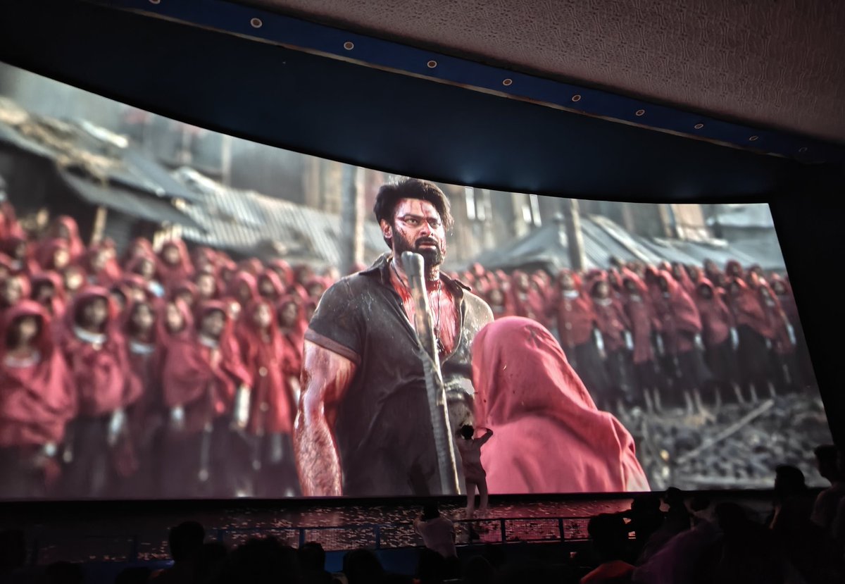 Darling__Addict's tweet photo. Pysch, pysch ayipoyaa ee sequence lo, I am out of my fuckin' control... Automatic gaa arichestunna, almost sacchipotaaa ane varku I was shouting out of my lungs. Involuntary reactions ani istunna pakkanodini kottesaa aa flow lo, thank god he is my frnd

What a high!! #Salaar https://t.co/SQ1H9wB5dU